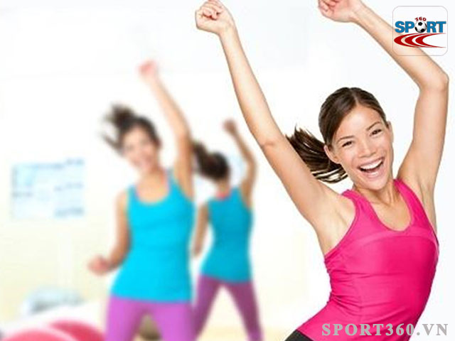 Bài tập lắc hông rất phổ biến trong aerobic